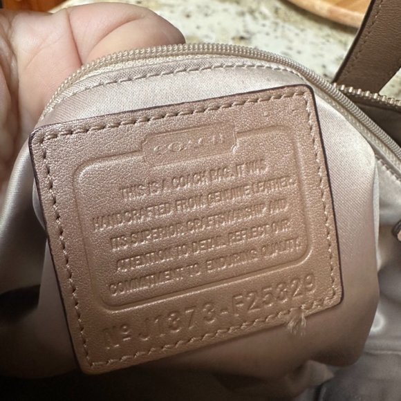 Coach purse wtih detachable strap - Picture 13 of 16